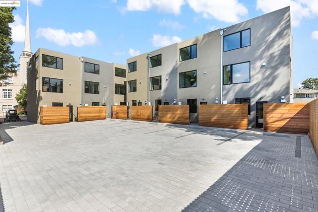 4031 Park Blvd, Oakland CA: https://media.crmls.org/mediaz/fbcde3f6-2b1e-4e1f-99de-b7736555f486.jpg
