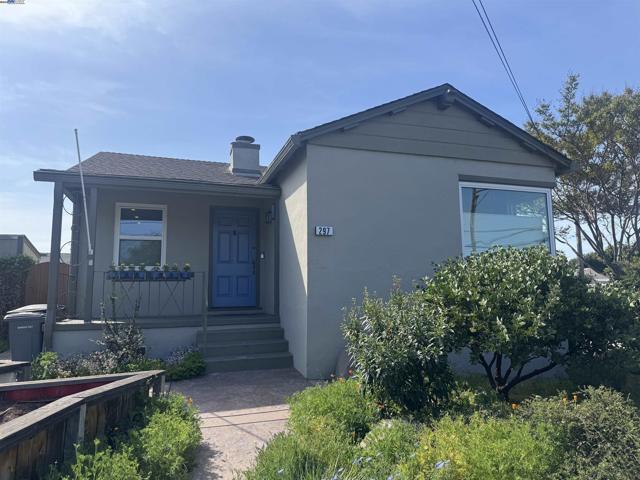 297 Lorraine Blvd, San Leandro CA: https://media.crmls.org/mediaz/fbce15ae-5c00-41cf-97ab-f2857d1db9e6.jpg
