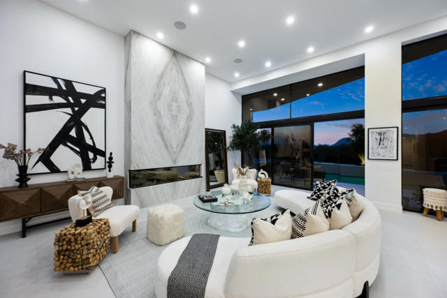 160 Kiva Drive, Palm Desert CA: https://media.crmls.org/mediaz/fbce7b4f-394f-416b-9f23-d8b8e31e92c7.jpg
