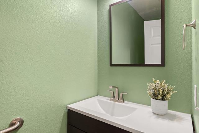 4535 Chateau Drive, San Diego CA: https://media.crmls.org/mediaz/fbce8f26-1ef7-418a-b1a4-55903306a780.jpg