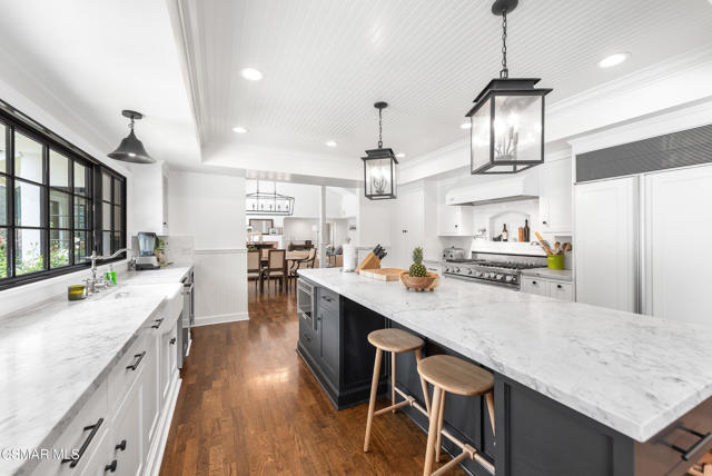 1211 Ridgecrest Place, Westlake Village CA: https://media.crmls.org/mediaz/fbcfb655-8917-4304-9e4f-c2a24289d6f2.jpg