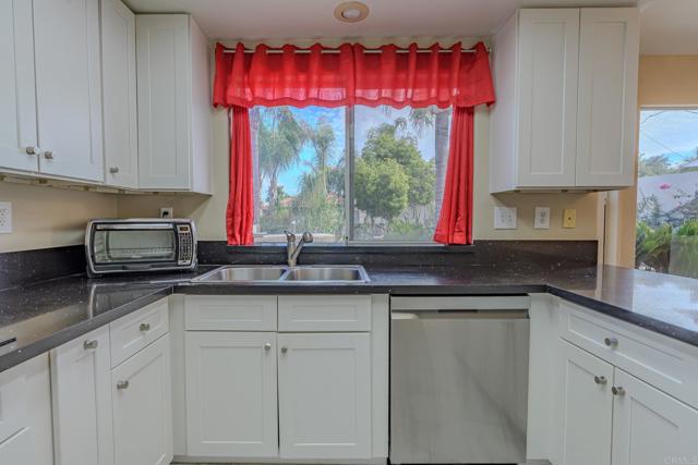 22633 Inspiration Pt, Canyon Lake CA: https://media.crmls.org/mediaz/fbd00b4b-8d43-4660-a7a2-73b5ab7d226c.jpg