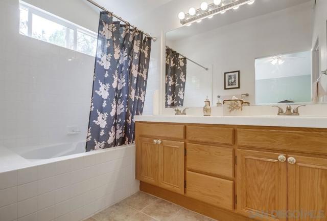 13837 Fontanelle Pl, San Diego CA: https://media.crmls.org/mediaz/fbd016be-cb72-4c34-b4e0-348d7e2e4ccf.jpg