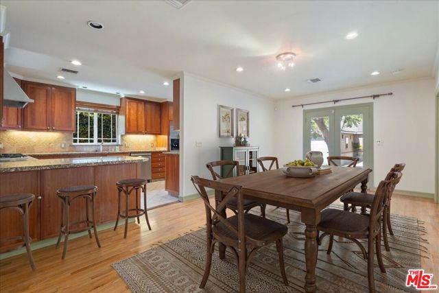 4385 Camellia Avenue, Studio City CA: https://media.crmls.org/mediaz/fbd0ed6e-077c-4dbc-b149-618cc2c26727.jpg