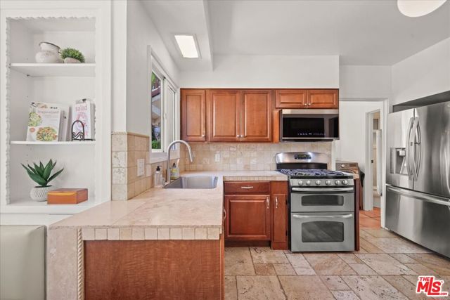 6119 Del Valle Drive, Los Angeles CA: https://media.crmls.org/mediaz/fbd0f896-0100-49d7-8f19-7ee80c41c13f.jpg