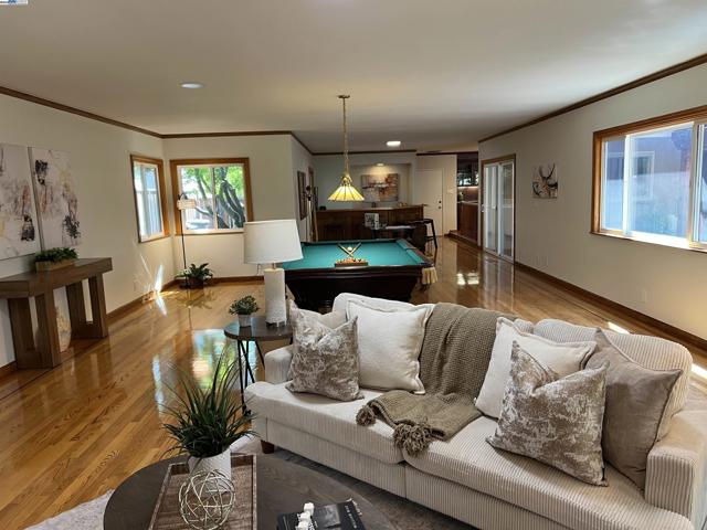 3284 Omega Cir, Pleasanton CA: https://media.crmls.org/mediaz/fbd10dd5-fe59-4265-a603-7dfc8587f00a.jpg