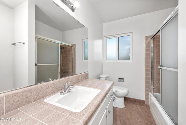 22002 Ybarra Road, Woodland Hills CA: https://media.crmls.org/mediaz/fbd1806c-4380-4093-81e3-338232a98ef4.jpg