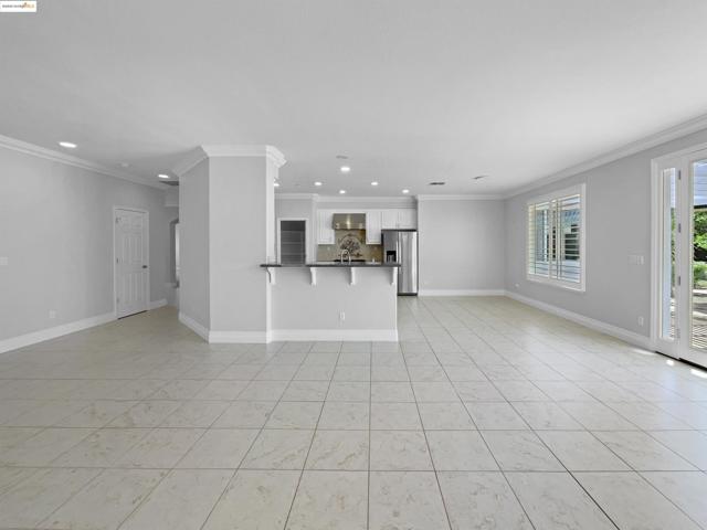 1127 Santa Margherita Way, Brentwood CA: https://media.crmls.org/mediaz/fbd1ad69-56a7-41b2-b7a4-469d1fc5bf00.jpg