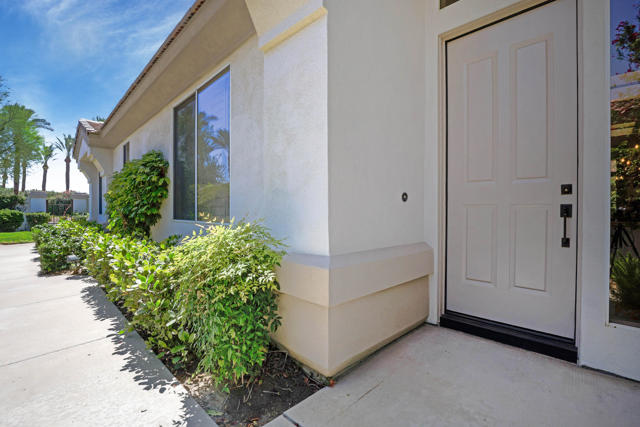 371 Indian Ridge Drive, Palm Desert CA: https://media.crmls.org/mediaz/fbd1dabc-595a-42f5-be16-14905666a2ac.jpg