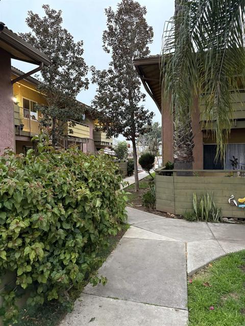 2041 E Grand Avenue, Escondido CA: https://media.crmls.org/mediaz/fbd1edb5-0cf5-40ec-a272-745320f16d65.jpg