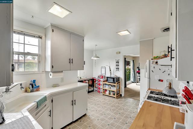 2633 Humphrey Ave, Richmond CA: https://media.crmls.org/mediaz/fbd3d2e2-8321-4892-8341-00f6a30fb4b2.jpg