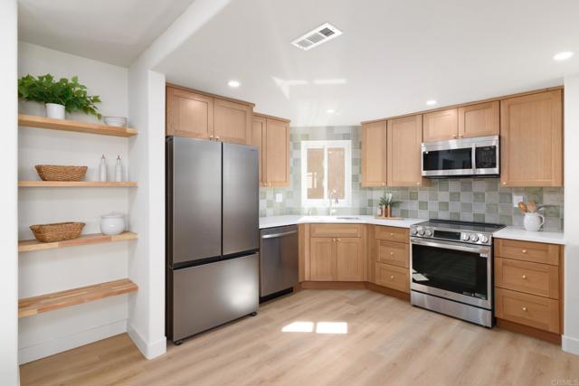 Detail Gallery Image 11 of 32 For 12142 Royal Birkdale Row F, San Diego,  CA 92128 - 2 Beds | 2 Baths