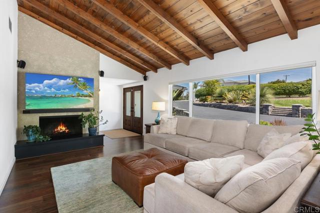 2085 Valley View Boulevard, El Cajon CA: https://media.crmls.org/mediaz/fbd4992c-6e88-43cb-b4c5-4cf2fceb82e2.jpg