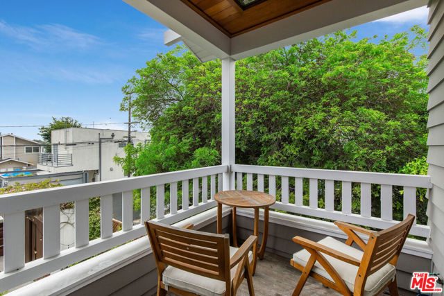 106 Dudley Avenue, Venice CA: https://media.crmls.org/mediaz/fbd4a5f9-52e4-448e-9fc6-fcb7efbbc67a.jpg