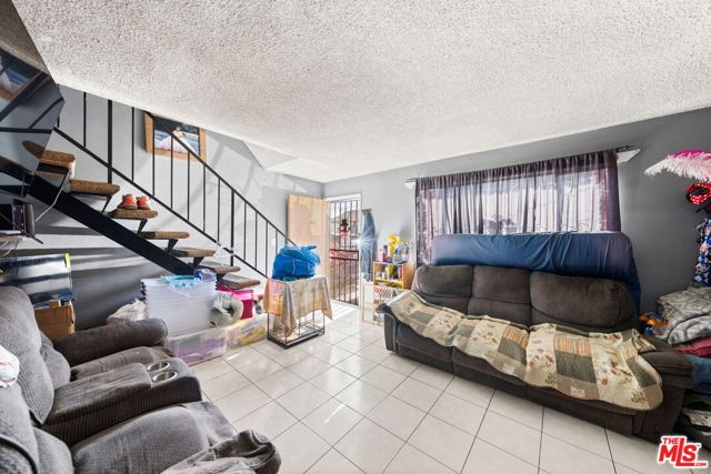 1114 S Kern Avenue, Los Angeles CA: https://media.crmls.org/mediaz/fbd54b0e-16e3-4d53-9665-adac1d0ad31b.jpg