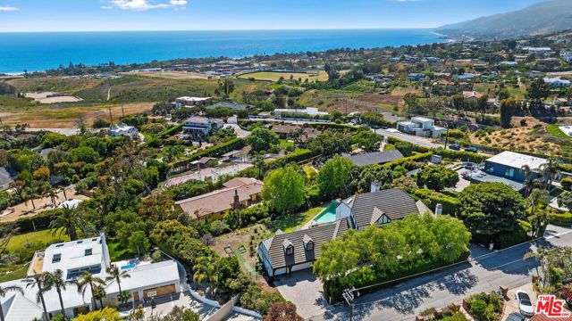 29528 Harvester Road, Malibu CA: https://media.crmls.org/mediaz/fbd78f96-6973-4285-a20d-1fca6aa6bb31.jpg