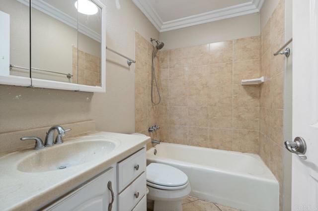 1374 Orpheus Ave, Encinitas CA: https://media.crmls.org/mediaz/fbd82c67-8dec-4b14-a907-4179cd8c6060.jpg