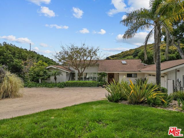 10697 Calle Quebrada, Goleta CA: https://media.crmls.org/mediaz/fbd8caad-d44f-4945-b8d9-3890499d30dd.jpg