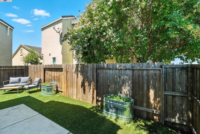 2501 Aimonetti ave, Sacramento CA: https://media.crmls.org/mediaz/fbd91d5d-e34b-4501-b754-d1366d8b9208.jpg