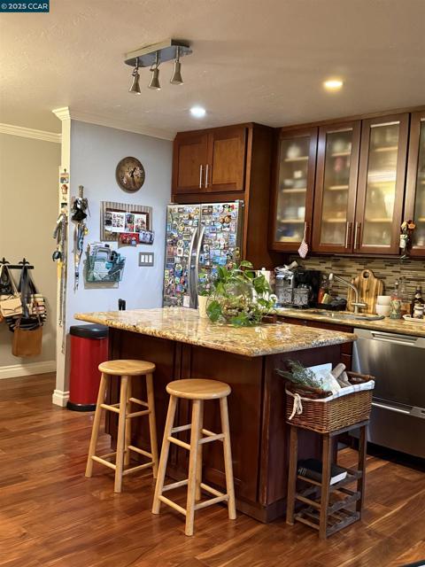 1036 Oak Grove Rd, Concord CA: https://media.crmls.org/mediaz/fbdab478-62c6-44e4-9705-d5004eb26bd6.jpg
