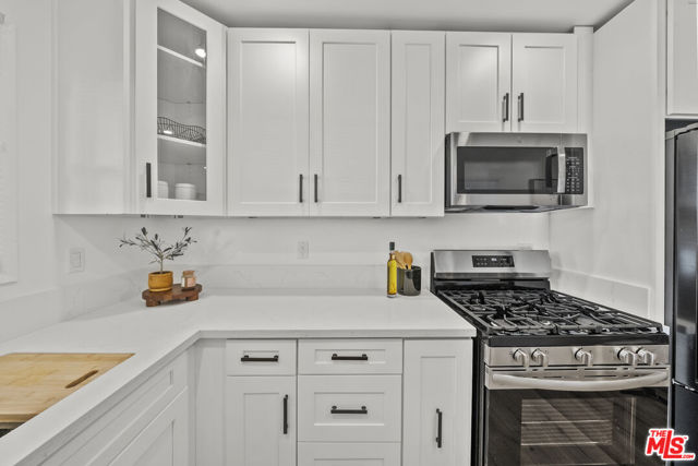 746 Valley View Avenue, Monrovia CA: https://media.crmls.org/mediaz/fbdabbce-603b-49d9-aae4-e37b3ae13f0b.jpg