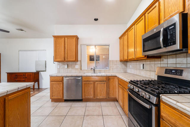 65866 Estrella Avenue, Desert Hot Springs CA: https://media.crmls.org/mediaz/fbdabcbc-c189-4e4c-bc81-6b50953dfc77.jpg