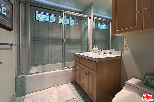 612 N Alta Drive, Beverly Hills CA: https://media.crmls.org/mediaz/fbdac645-8420-4b83-82ef-3ce52c6464e5.jpg