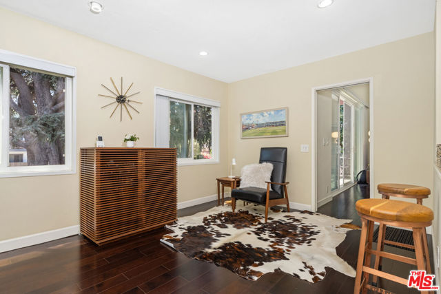 1127 15th Street, Santa Monica CA: https://media.crmls.org/mediaz/fbdb8ea2-df17-4ea0-9296-c525f4435178.jpg