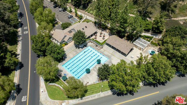 27050 Riversbridge Way, Valencia CA: https://media.crmls.org/mediaz/fbdba47e-cb41-4125-8a8e-f1e504b88f7c.jpg