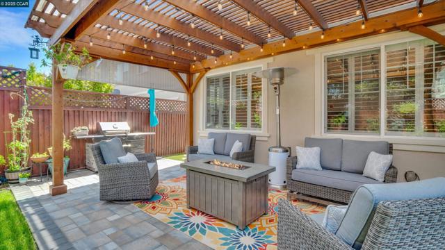 4763 Dundee St, Antioch CA: https://media.crmls.org/mediaz/fbdce29b-4b68-4a97-adc9-36fb1d0ee91c.jpg