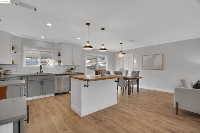 1166 Hibiscus Way, Livermore CA: https://media.crmls.org/mediaz/fbdd2836-e026-4b30-80c2-3be589c902d7.jpg