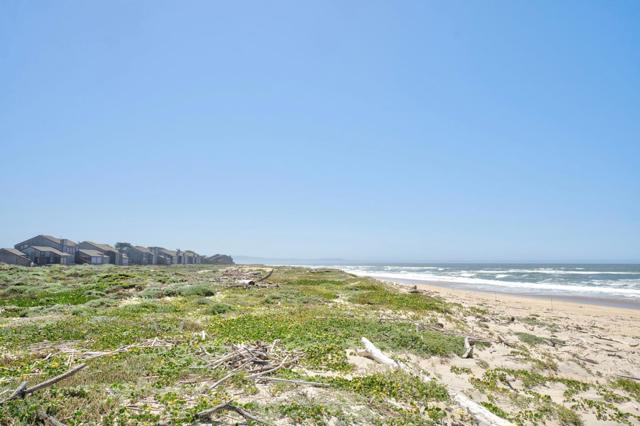 274 Monterey Dunes Way, Moss Landing CA: https://media.crmls.org/mediaz/fbdd3855-cca6-4f46-b90b-e65680ff4c88.jpg