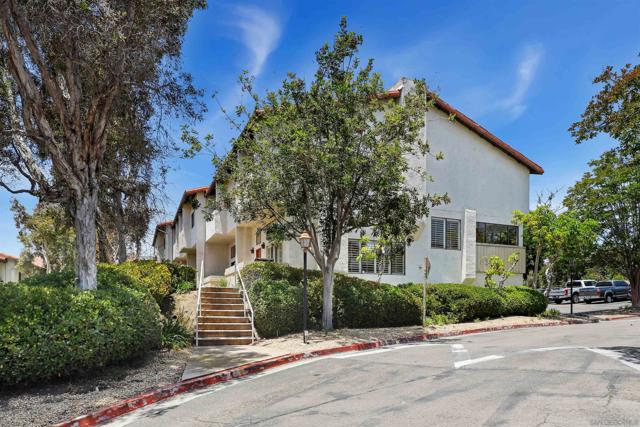 3946 La Jolla Village Dr, La Jolla CA: https://media.crmls.org/mediaz/fbdd694a-81aa-4630-8400-077a328fc09d.jpg