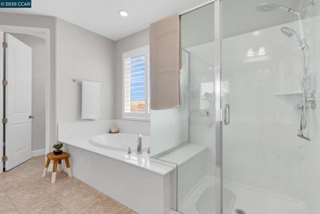 499 Yarrow Dr, Fairfield CA: https://media.crmls.org/mediaz/fbdd6f05-2495-47d0-9c27-6fdcd7658e7b.jpg