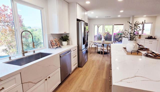 Detail Gallery Image 7 of 53 For 436 Montana Luna Ct, Escondido,  CA 92025 - 4 Beds | 2/1 Baths
