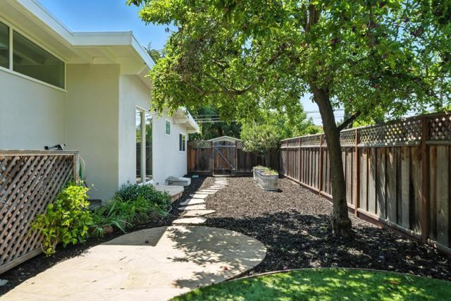 821 E Meadow Drive, Palo Alto CA: https://media.crmls.org/mediaz/fbddca47-6a12-4367-b8ff-1e909a8fb3f7.jpg