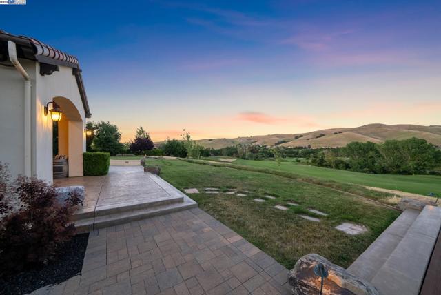 6340 Inspiration Ter, Pleasanton CA: https://media.crmls.org/mediaz/fbde05fd-837a-42bf-be79-12c2cd79256d.jpg
