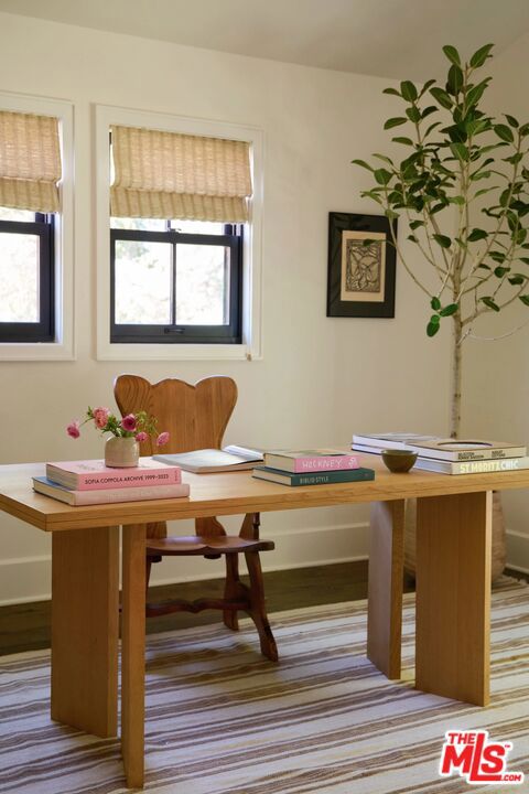 3949 Dixie Canyon Avenue, Sherman Oaks CA: https://media.crmls.org/mediaz/fbde18d0-395d-410c-bcc8-d1f9bb342e87.jpg