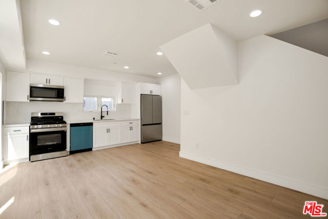 1615 2nd Avenue, Los Angeles CA: https://media.crmls.org/mediaz/fbde4540-62cc-4e45-96c3-f014af8f5a9f.jpg