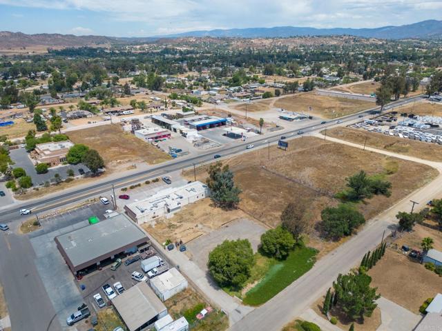 2548 Main Street, Ramona CA: https://media.crmls.org/mediaz/fbdeba11-fdc8-421b-8663-3d7a26f37ec6.jpg
