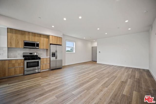 11668 Darlington Avenue, Los Angeles CA: https://media.crmls.org/mediaz/fbdf3e25-90b3-4ca4-bf51-6cd256f9997b.jpg