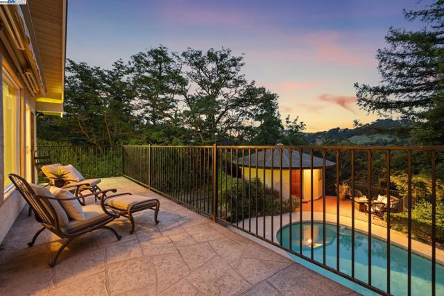 375 Montecillo Dr, Walnut Creek CA: https://media.crmls.org/mediaz/fbdf9dec-80a2-402d-9b4e-f767ed795aae.jpg