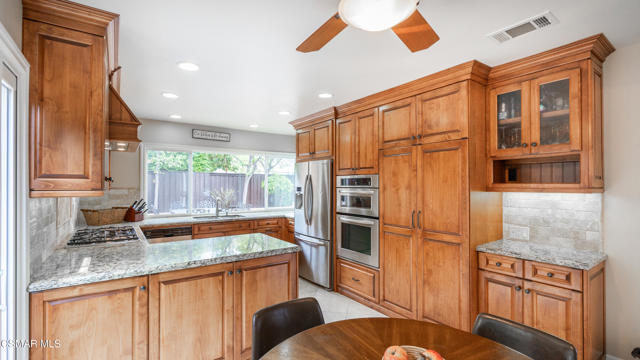 1635 Swansea Place, Westlake Village CA: https://media.crmls.org/mediaz/fbe03549-7fd7-40d3-a7f3-ae39c36ff209.jpg