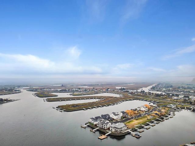 290 Waterside Place, Bethel Island CA: https://media.crmls.org/mediaz/fbe04ba3-5822-4663-bdc6-7864a2a8b2c3.jpg