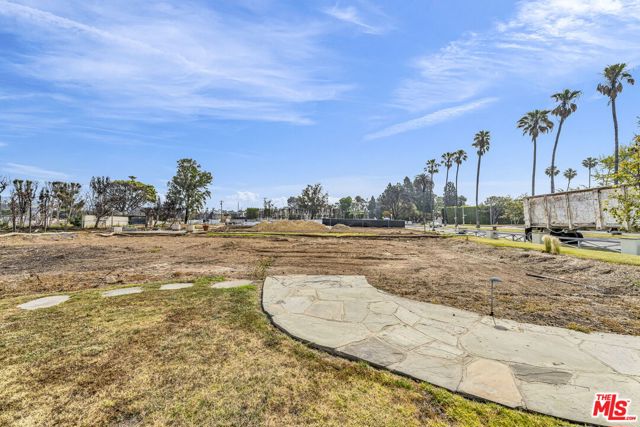 14827 Pampas Ricas Boulevard, Pacific Palisades CA: https://media.crmls.org/mediaz/fbe0a5f2-7080-43f1-8e8a-e039a89a8ab8.jpg