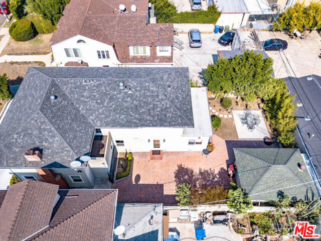 416 S Van Ness Avenue, Los Angeles CA: https://media.crmls.org/mediaz/fbe11ce2-7950-438f-9ccb-7a6f11175cd5.jpg