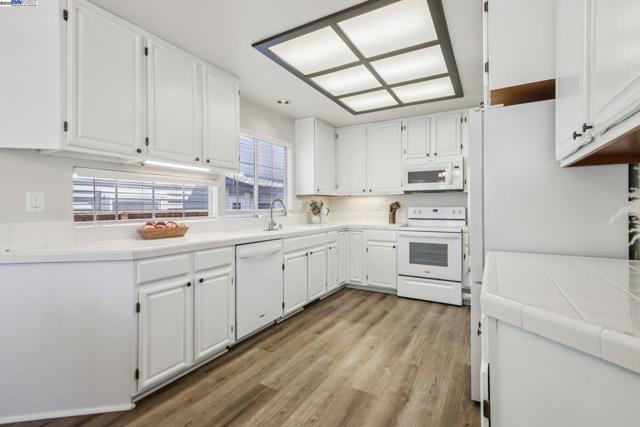 974 Clinton Pl, Pleasanton CA: https://media.crmls.org/mediaz/fbe1d7db-447a-4632-a898-cb1a18cd78dc.jpg