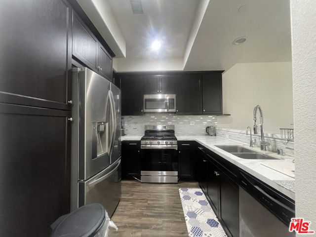 7937 N Keer Drive, Reseda CA: https://media.crmls.org/mediaz/fbe206aa-547f-477b-90a6-91165428ef13.jpg
