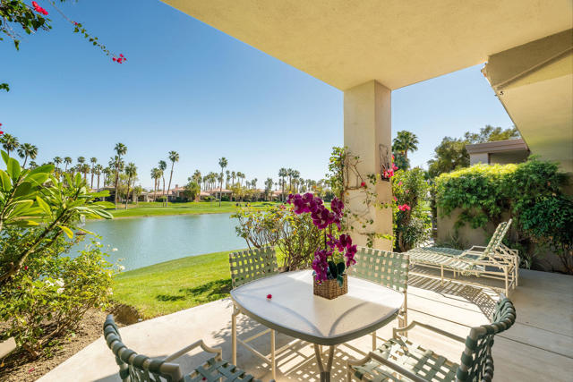 54396 Shoal Creek, La Quinta CA: https://media.crmls.org/mediaz/fbe249a2-8f33-47cd-a399-44cd76acf4c6.jpg