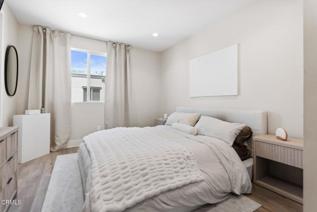 5664 Hazeltine Avenue, Sherman Oaks CA: https://media.crmls.org/mediaz/fbe2a03e-aead-4448-8776-604dc0f74dfb.jpg